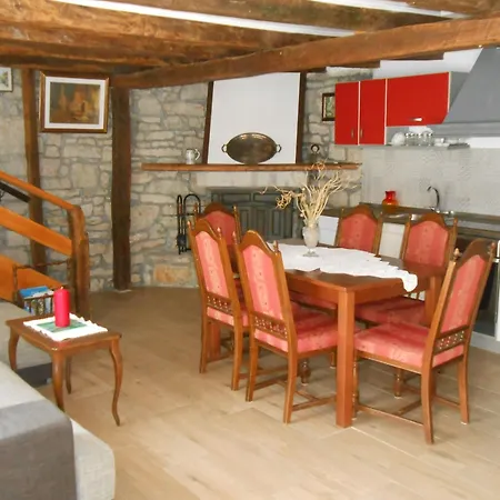 Kameni Biser Holiday home *