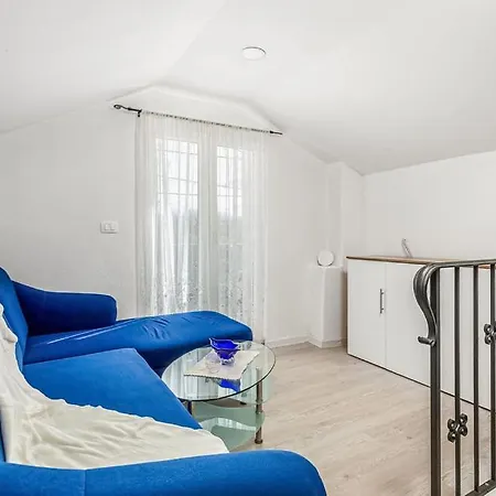 Kameni Biser Holiday home *