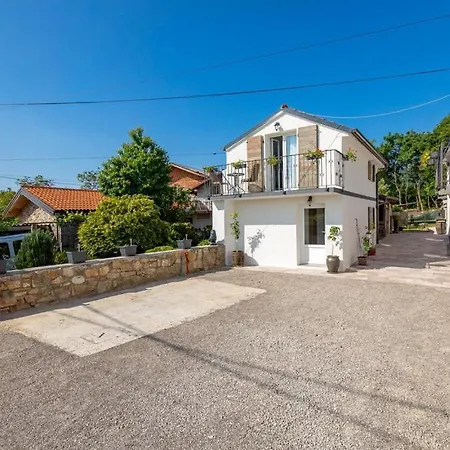 Kameni Biser Holiday home *