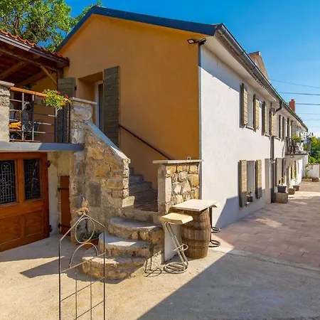 Kameni Biser Holiday home *